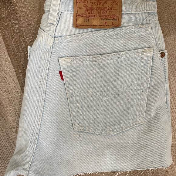 Levi’s 501 High Rise Denim Jean Shorts Distressed Light Wash Size 10 Girls/XS - Picture 4 of 13